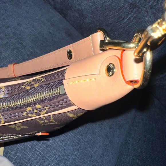 Louis Vuitton monogram loop crossbody bag - Picture 8 of 8